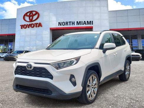 Used 2020 Toyota RAV4 XLE Premium image 2