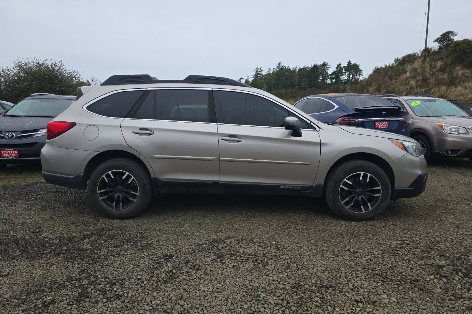 Used 2017 Subaru Outback 2.5i Premium AWD/4WD image 4