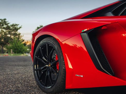 Used 2013 Lamborghini Aventador LP 700-4 image 8