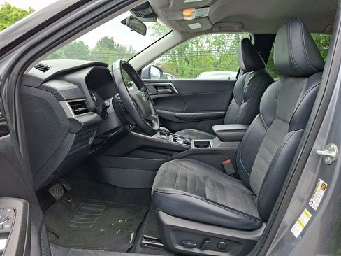 Used 2024 Mitsubishi Outlander SE AWD/4WD image 13