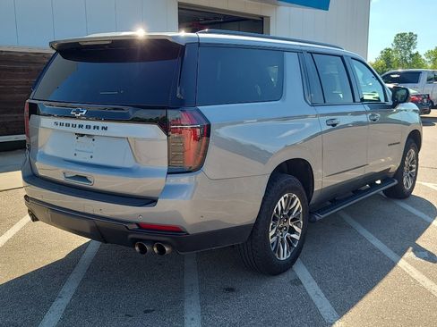 Used 2025 Chevrolet Suburban Z71 AWD/4WD image 5