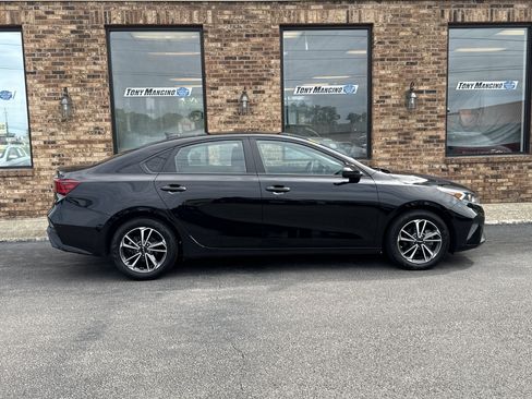 Used 2023 Kia Forte LXS FWD image 6