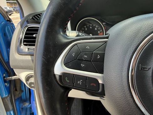 Used 2019 Jeep Compass Limited AWD/4WD image 16