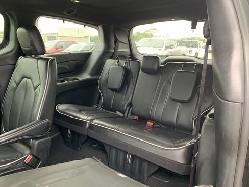 Used 2025 Chrysler Pacifica Limited FWD image 20