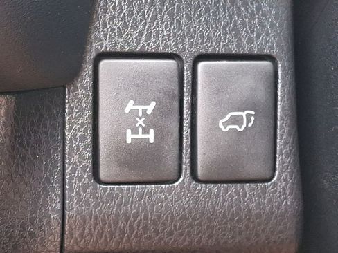 Used 2018 Toyota RAV4 XLE AWD/4WD image 25