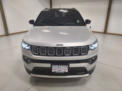 Used 2024 Jeep Compass Limited image 3
