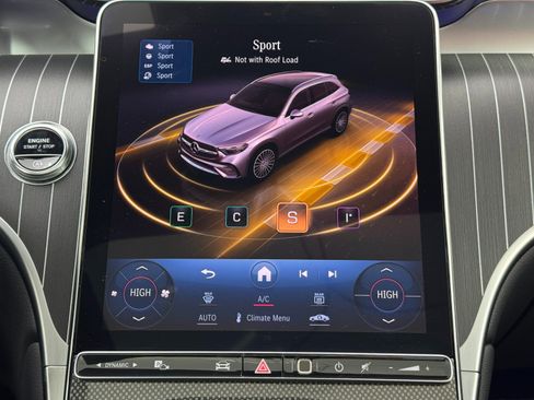 Used 2023 Mercedes-Benz GLC 300 w/ AMG Line image 35