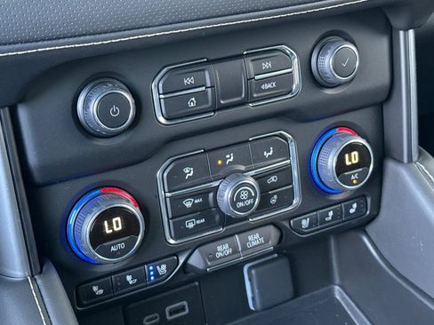 Used 2024 Chevrolet Tahoe Premier w/ Advanced Technology Package image 30