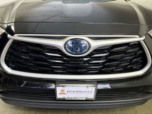 Used 2021 Toyota Highlander XLE AWD/4WD image 28
