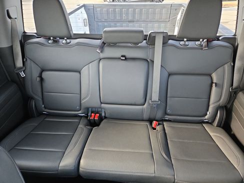 Used 2024 GMC Sierra 1500 SLT image 38