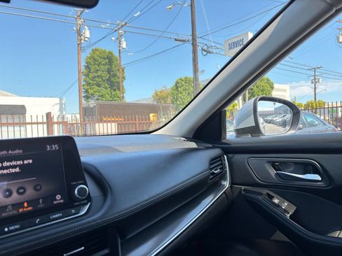 Used 2025 Nissan Rogue SV FWD image 37