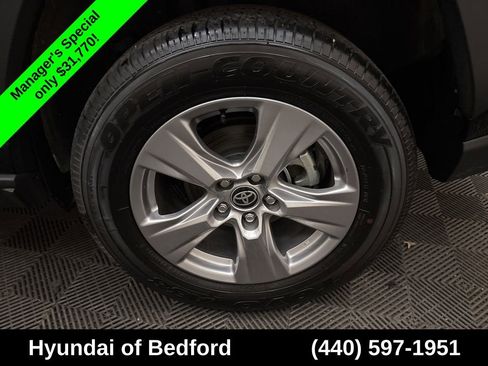 Used 2025 Toyota RAV4 XLE AWD/4WD image 28