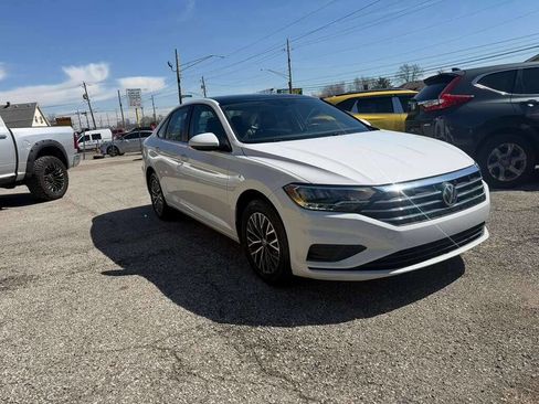 Used 2019 Volkswagen Jetta SE w/ Cold Weather Package image 3