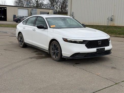 Used 2025 Honda Accord SE image 1