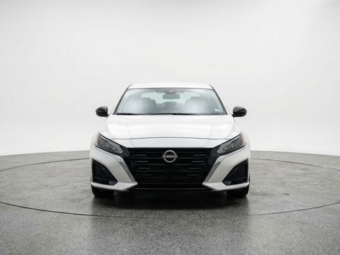 Used 2025 Nissan Altima 2.5 SV image 2