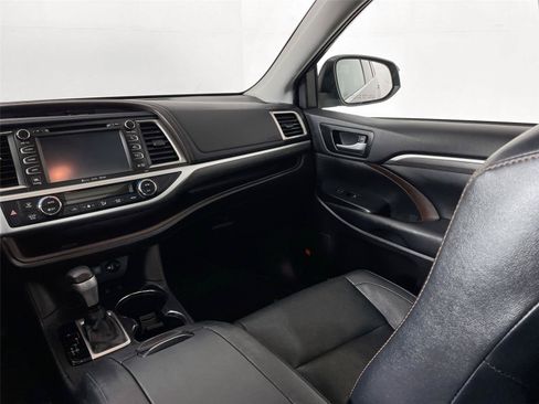 Used 2019 Toyota Highlander Limited Platinum AWD/4WD image 25