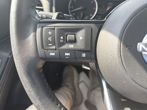 Used 2023 Nissan Rogue SL AWD/4WD image 19