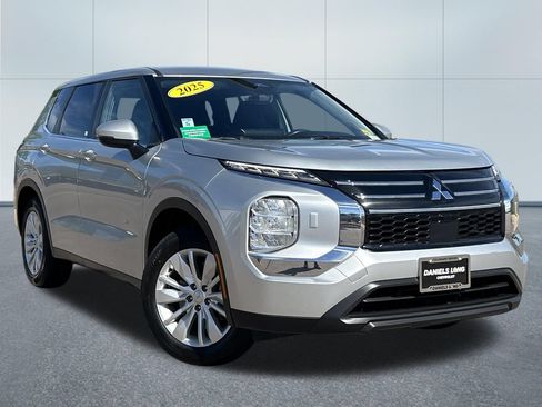 Used 2025 Mitsubishi Outlander ES AWD/4WD image 32