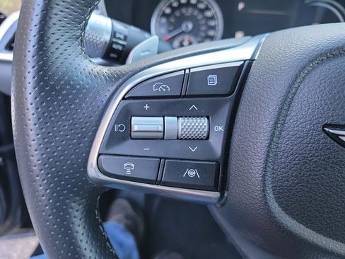 Used 2025 Genesis G70 2.5T image 14