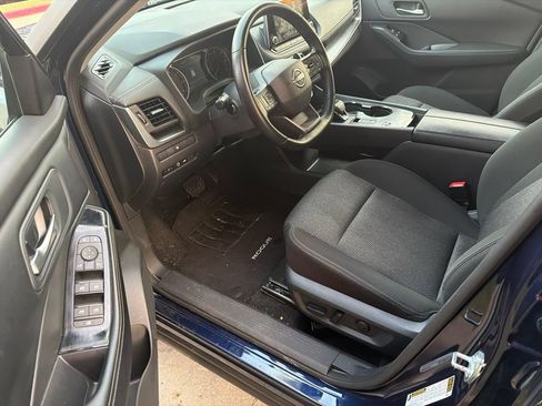 Used 2025 Nissan Rogue SV FWD image 5