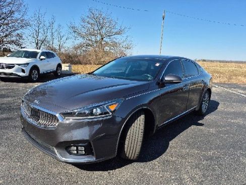 Used 2017 Kia Cadenza Technology image 3