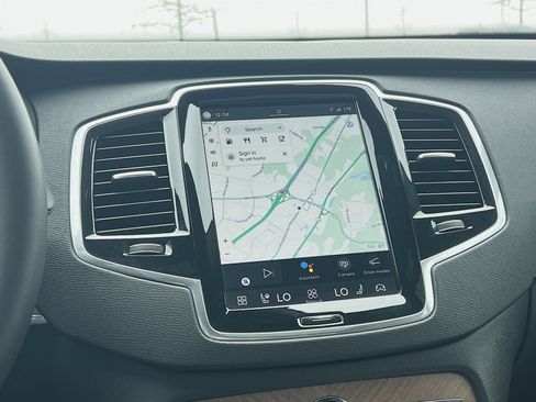 Certified 2023 Volvo XC90 B6 Plus AWD/4WD image 18