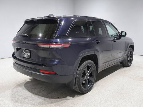 Certified 2023 Jeep Grand Cherokee Limited w/ Luxury Tech Group II AWD/4WD image 3