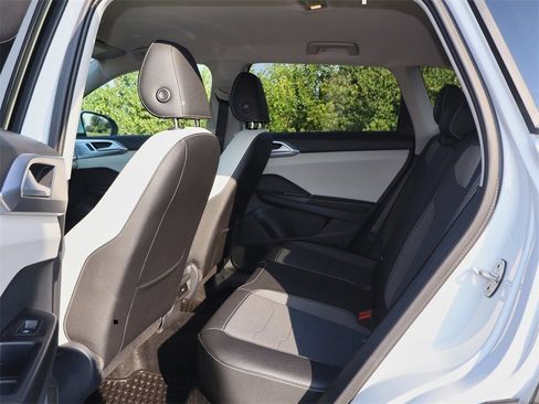 New 2025 Volkswagen Taos SE image 14