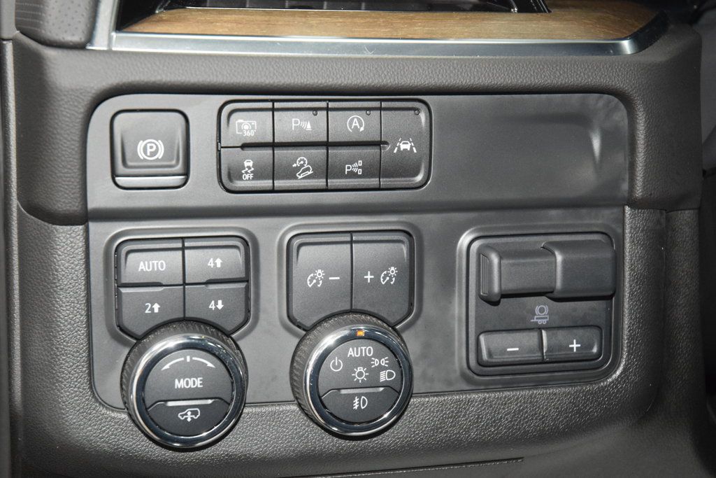 Used 2025 Chevrolet Suburban High Country AWD/4WD image 37