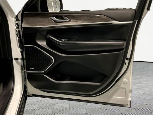 Used 2022 Jeep Grand Cherokee Limited 4xe image 28