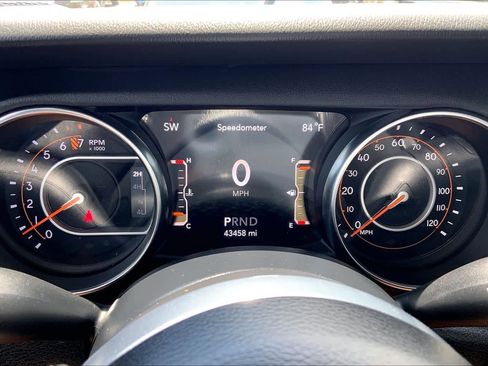 Used 2022 Jeep Wrangler Unlimited Sahara AWD/4WD image 25