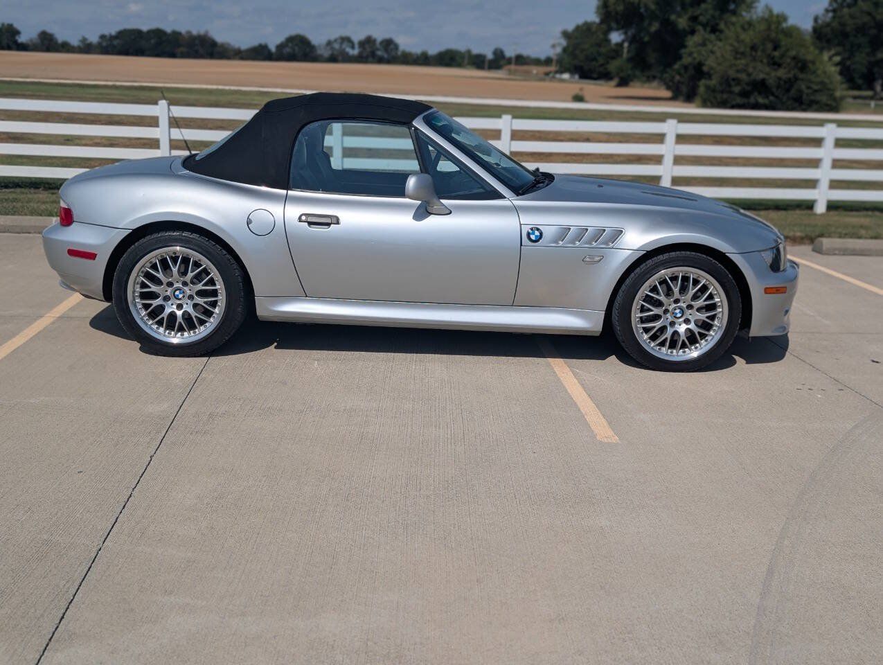Used 2001 BMW Z3 3.0i RWD image 3