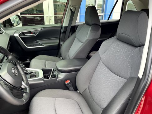 Used 2025 Toyota RAV4 XLE w/ Convenience Package AWD/4WD image 10