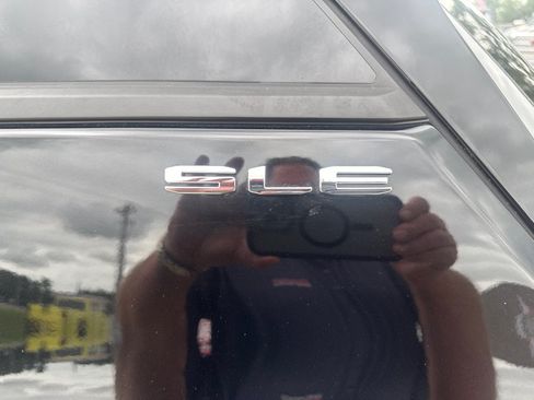 Used 2024 GMC Terrain SLE FWD image 11