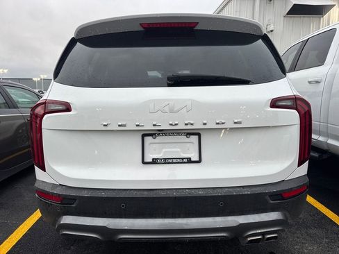 Used 2022 Kia Telluride EX w/ EX Premium Package FWD image 3