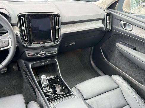 Certified 2024 Volvo XC40 B5 Plus w/ Protection Package Premier AWD/4WD image 25