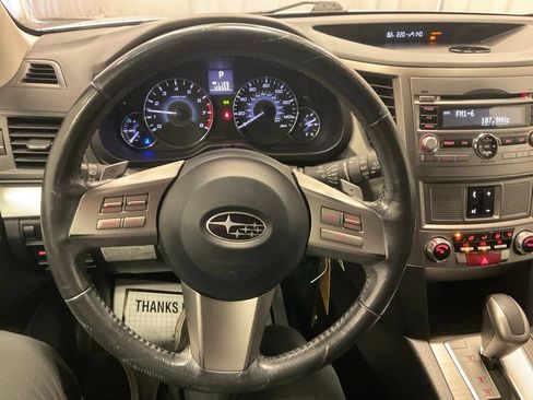Used 2011 Subaru Outback 2.5i Premium AWD/4WD image 6