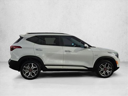 Used 2022 Kia Seltos SX w/ Sunroof Package image 4