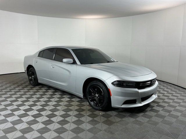 Used 2019 Dodge Charger SXT RWD image 3