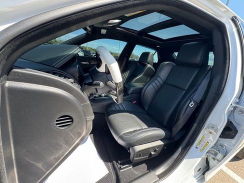 Used 2023 Chrysler 300 C RWD image 12