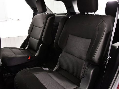 Used 2022 Ford Explorer XLT image 30