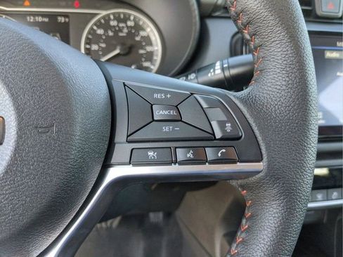 Used 2025 Nissan Versa SR w/ Trunk Package image 39