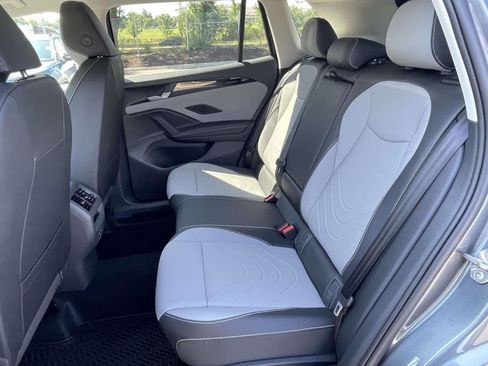 New 2026 Volkswagen Tiguan SE FWD image 12