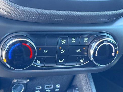 Used 2022 Chevrolet TrailBlazer LT w/ Confidence II Package FWD image 28