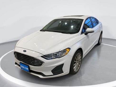 Used 2020 Ford Fusion SE image 1