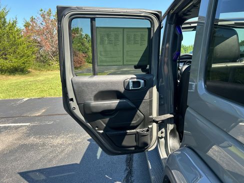 Used 2020 Jeep Wrangler Unlimited Sahara AWD/4WD image 21
