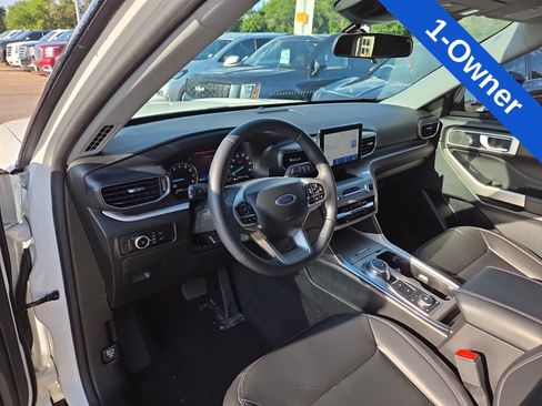Used 2024 Ford Explorer XLT w/ Equipment Group 202A AWD/4WD image 2