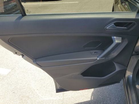 Certified 2020 Volkswagen Tiguan SE w/ Panoramic Sunroof Package FWD image 8