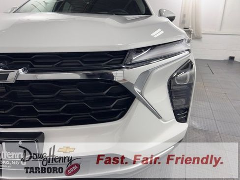 New 2025 Chevrolet Trax LT w/ Sunroof Package image 10