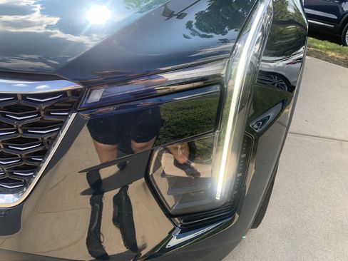 Used 2024 Cadillac XT4 Luxury w/ Cold Weather Package FWD image 19